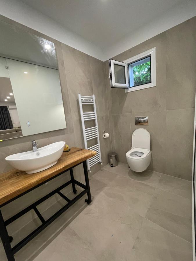 Central Luxury Apartment In Paralia Ofryniou Ofrínion Eksteriør billede